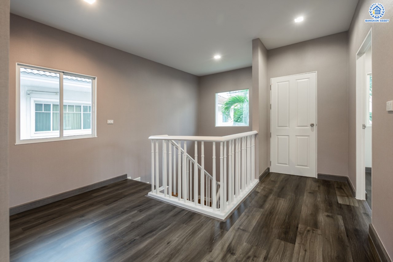 บ้านมือสองตกแต่งใหม่ ม.บางกอกบูเลอวาร์ด ราชพฤกษ์-พระราม5 เนื้อที่ 69 ตร.ว. บนสังคมคุณภาพ SC Asset* ฟังก์ชันพร้อม 3 ห้องนอน 4 ห้องน้ำ 1 ห้องแม่บ้าน จอดรถได้ 2 คัน บนทำเลติดถนนราชพฤกษ์ ใกล้วงเวียนพระรามห้า, ทางด่วนศรีรัช และเพียง 10 ถึงรถไฟฟ้า "สถานีบางรักใหญ่"